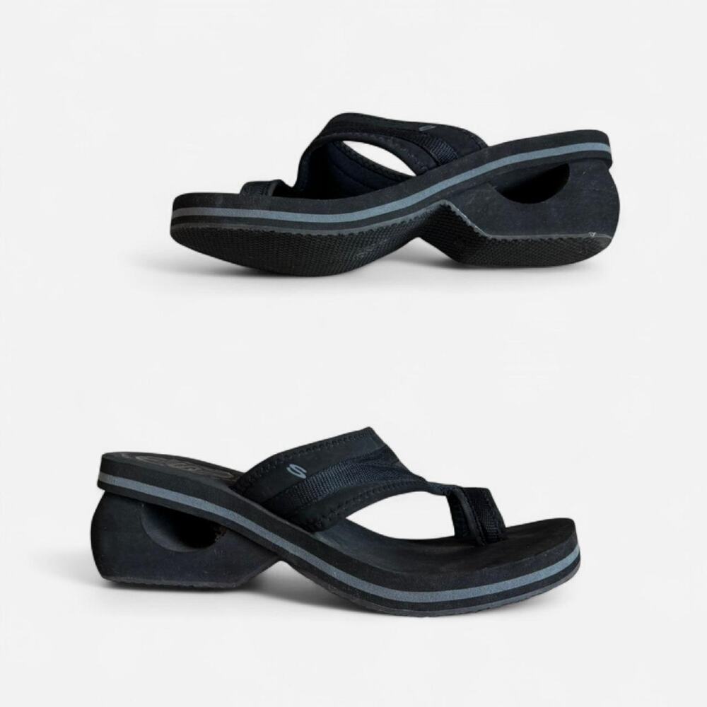 Skechers y2k black toe ring wedge sandals